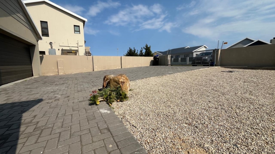 To Let 4 Bedroom Property for Rent in Fountains Estate Eastern Cape